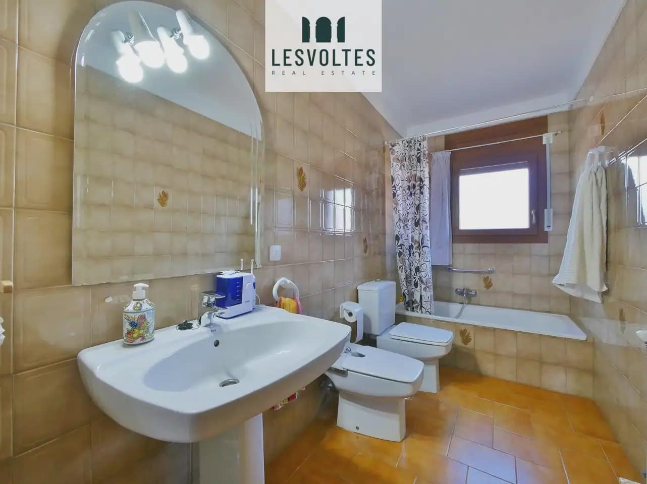 Casa de 4 habitaciones en La Bisbal d'Empordà en venta - 450.000 € (Ref: 10081954)