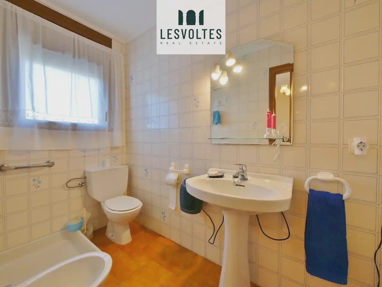 Casa de 4 habitaciones en La Bisbal d'Empordà en venta - 450.000 € (Ref: 10081954)