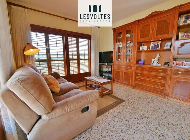 4 slaapkamer Villa te koop in La Bisbal d'Empordà - € 450.000 (Ref: 10081954)