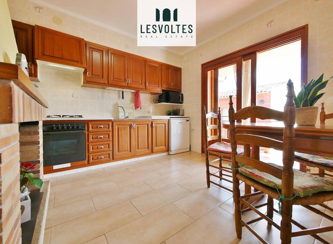 4 makuuhuone Huvila myytävänä paikassa La Bisbal d'Emporda - 450 000 € (Ref: 10081954)