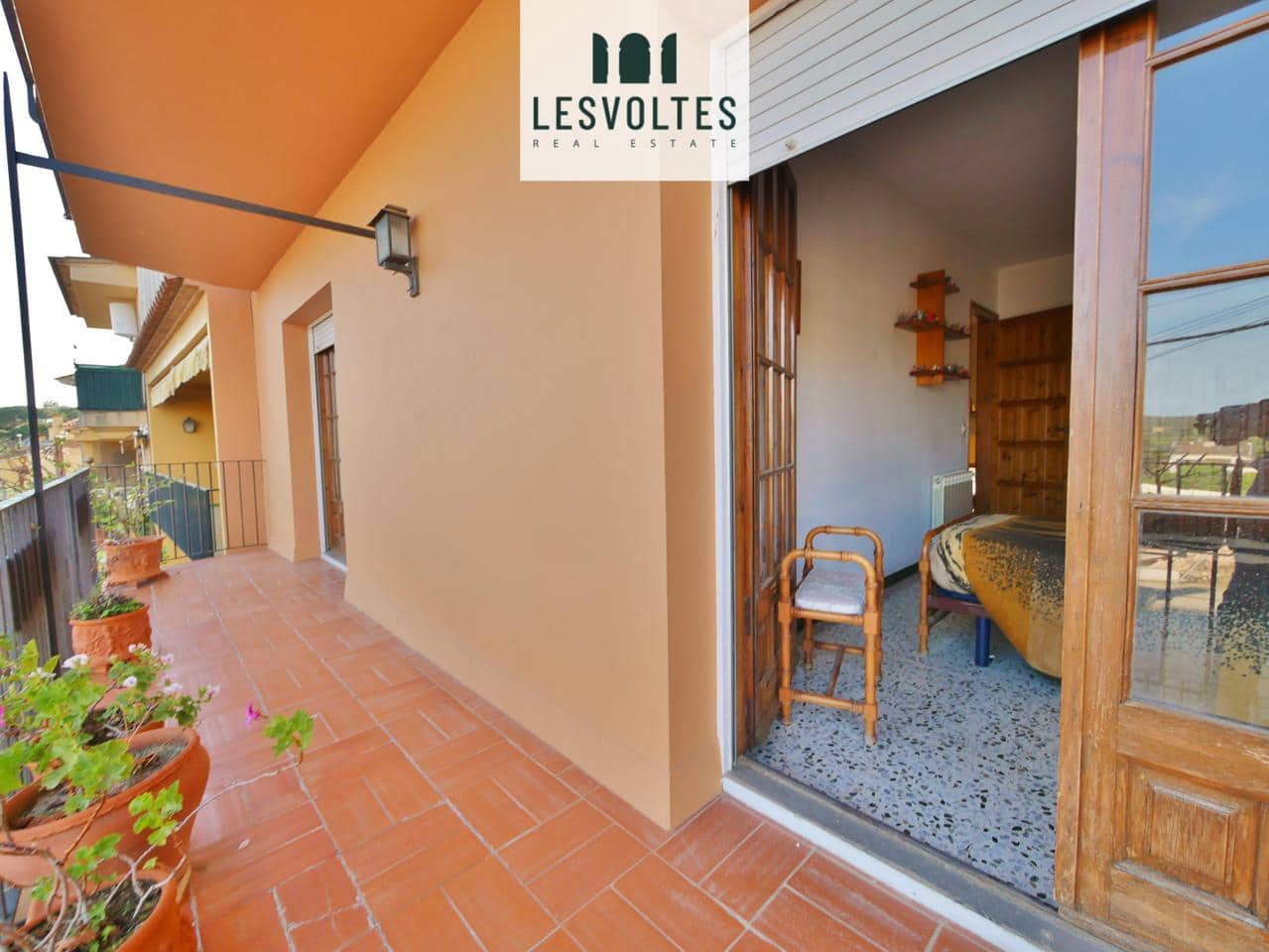 6 bedroom Villa for sale in Palafrugell with garage - € 390,000 (Ref: 10081955)
