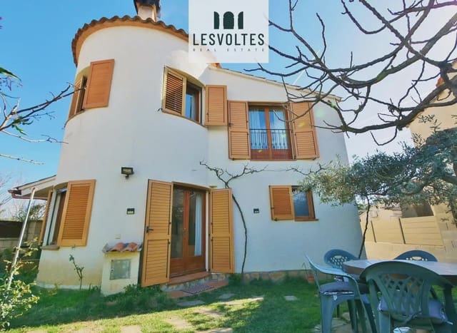 4 soverom Kjedet enebolig til salgs i Bellcaire d'Empordà med svømmebasseng - € 375 000 (Ref: 10081962)