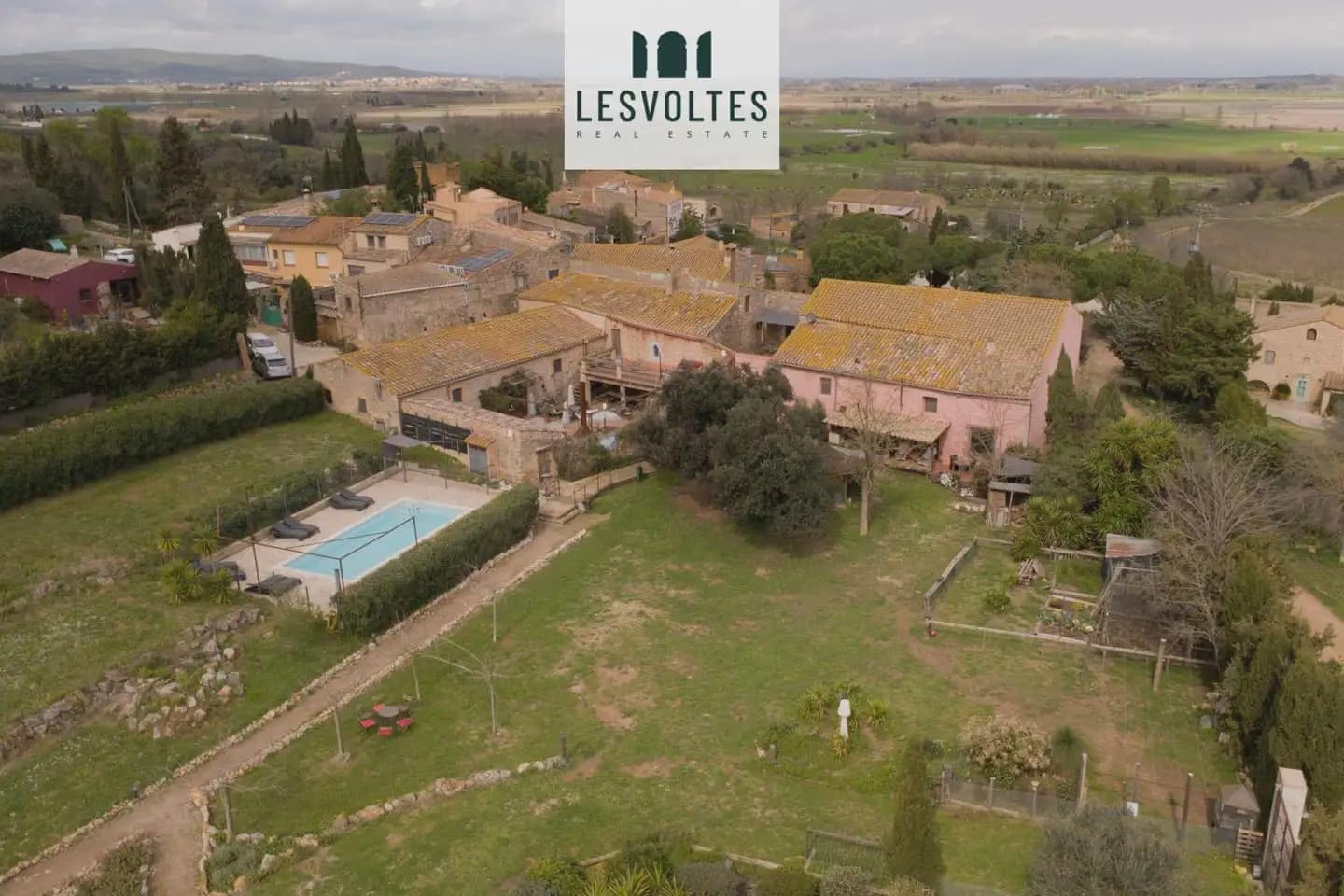 9 soveværelse Finca/Landehus til salg i Bellcaire d'Emporda med swimmingpool garage - € 1.990.000 (Ref: 10081963)