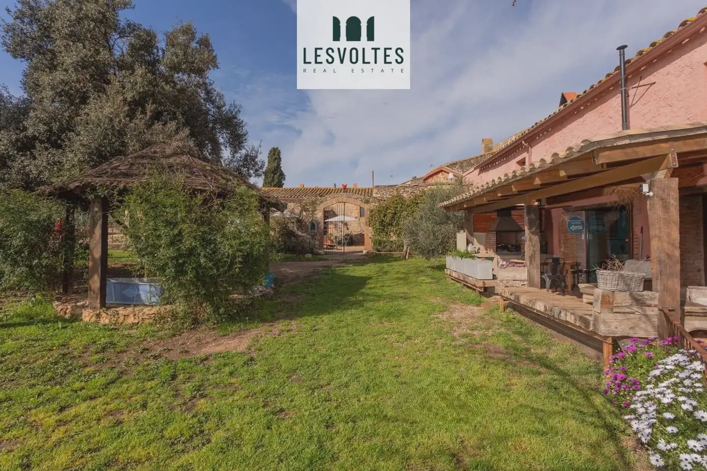 9 soveværelse Finca/Landehus til salg i Bellcaire d'Emporda med swimmingpool garage - € 1.990.000 (Ref: 10081963)