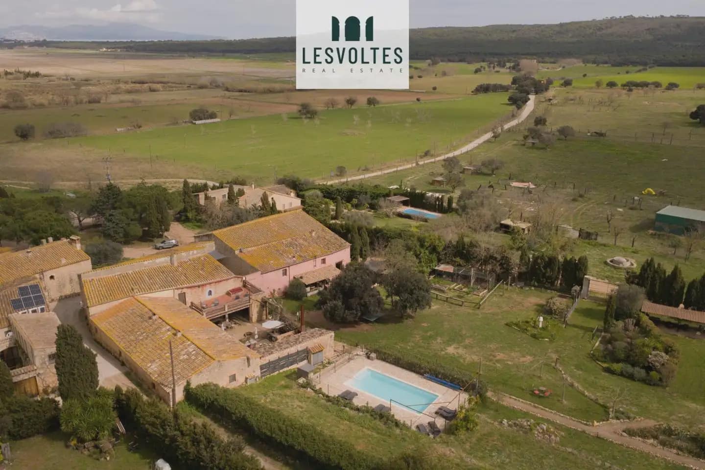 9 soveværelse Finca/Landehus til salg i Bellcaire d'Emporda med swimmingpool garage - € 1.990.000 (Ref: 10081963)