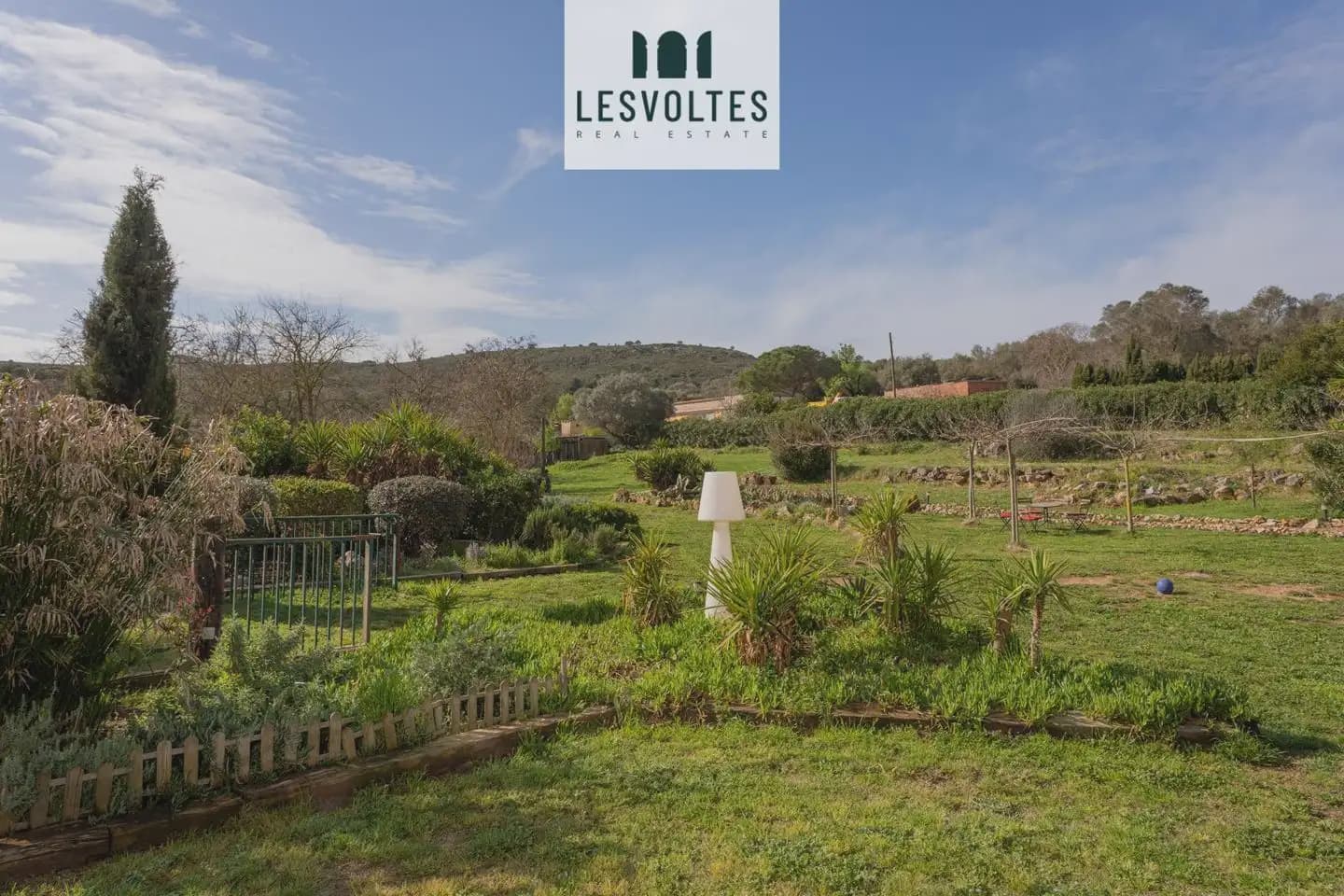9 soveværelse Finca/Landehus til salg i Bellcaire d'Emporda med swimmingpool garage - € 1.990.000 (Ref: 10081963)