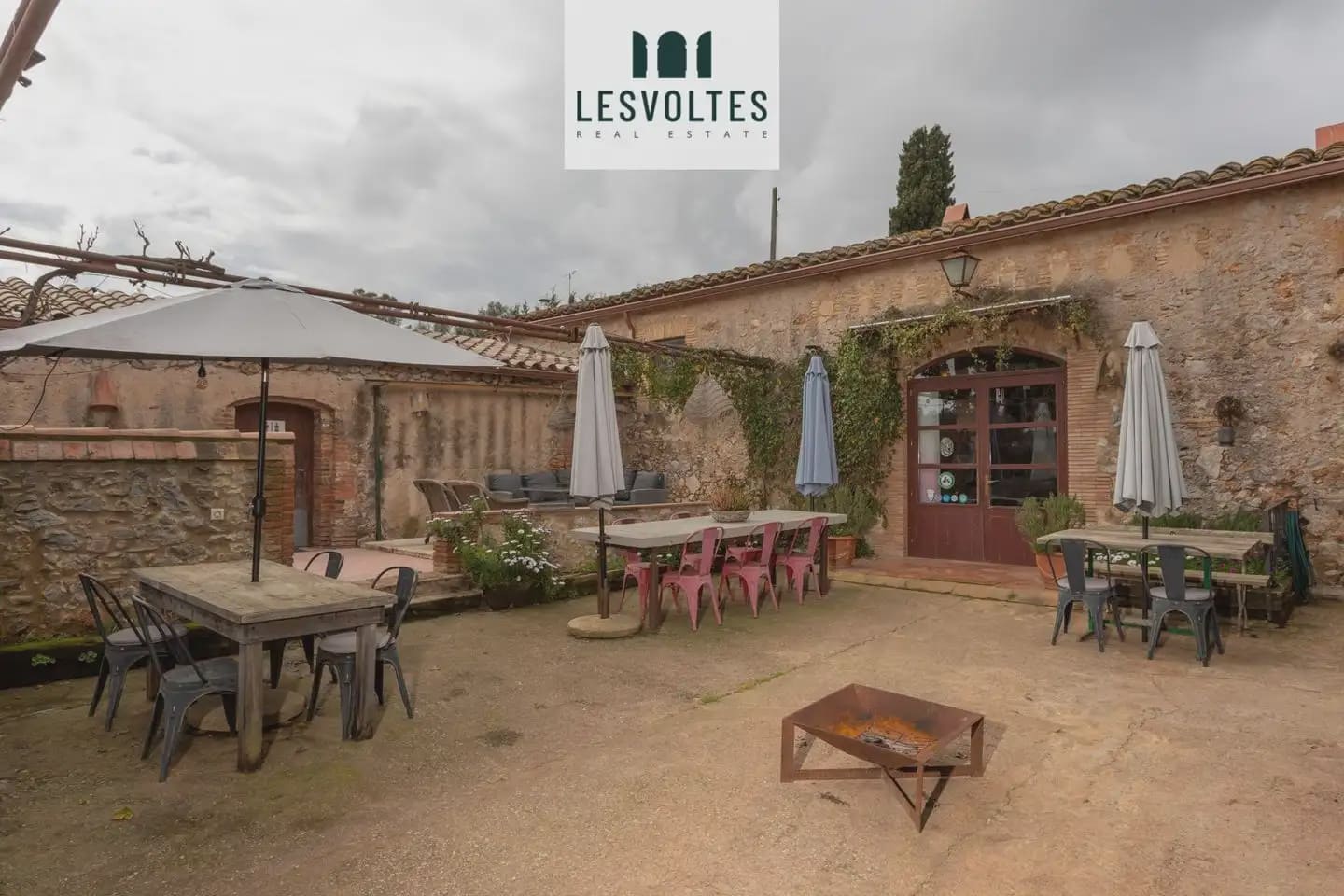 9 soveværelse Finca/Landehus til salg i Bellcaire d'Emporda med swimmingpool garage - € 1.990.000 (Ref: 10081963)