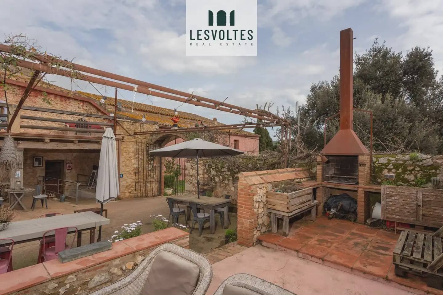 9 soveværelse Finca/Landehus til salg i Bellcaire d'Emporda med swimmingpool garage - € 1.990.000 (Ref: 10081963)