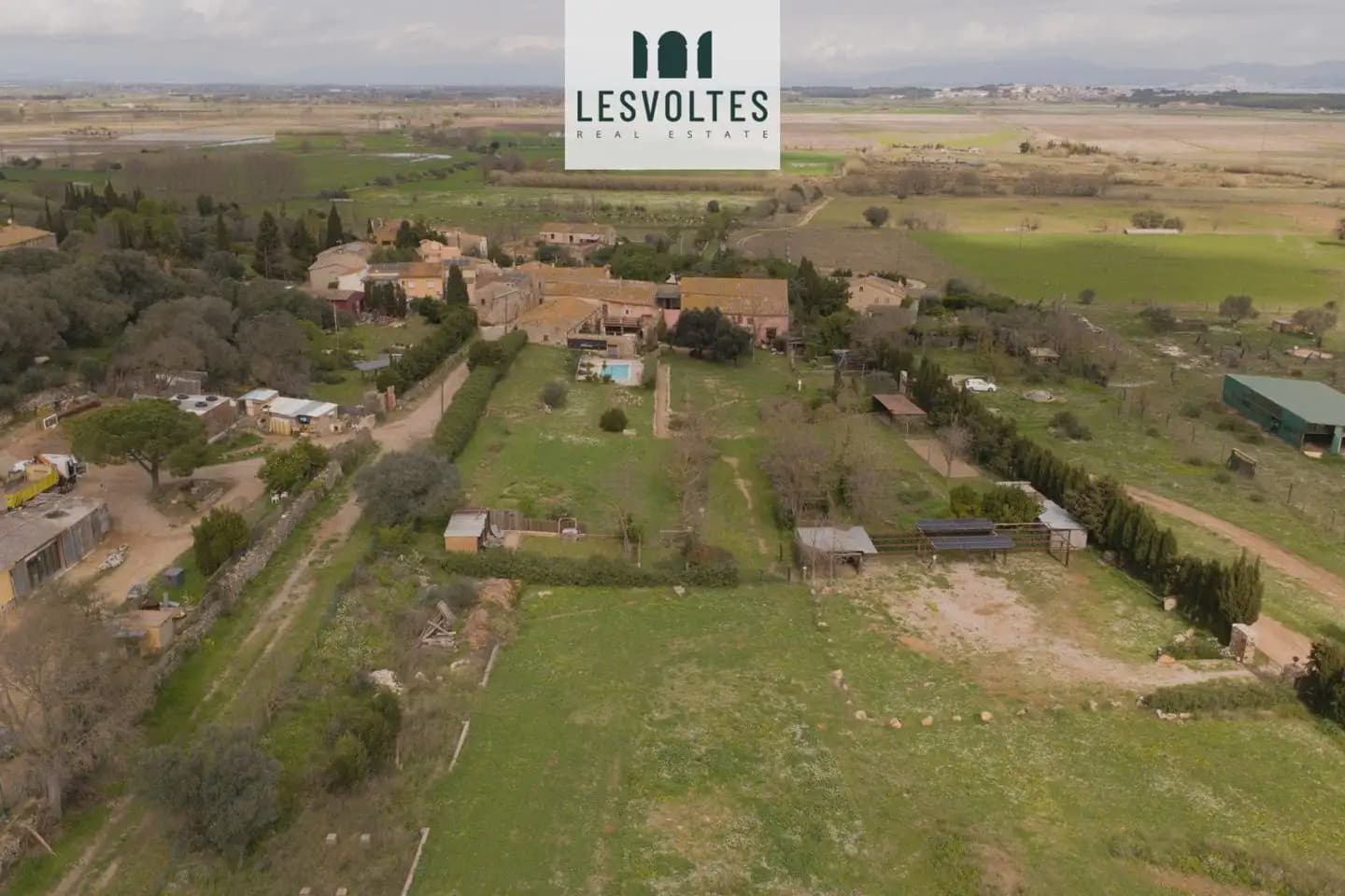 9 soveværelse Finca/Landehus til salg i Bellcaire d'Emporda med swimmingpool garage - € 1.990.000 (Ref: 10081963)