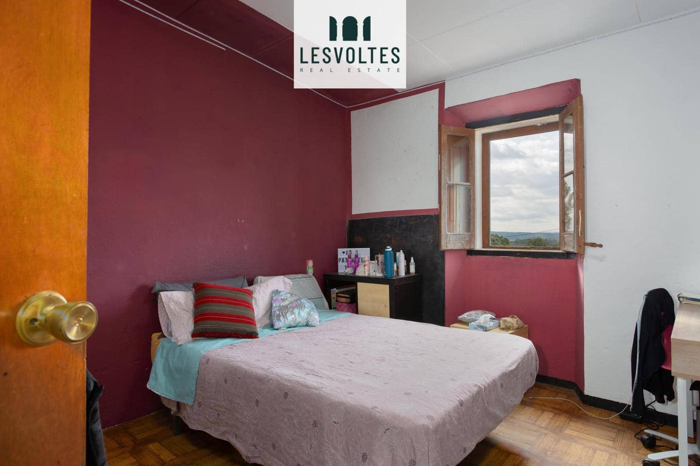 6 bedroom Villa for sale in Sant Jordi Desvalls with garage - € 500,000 (Ref: 10081966)