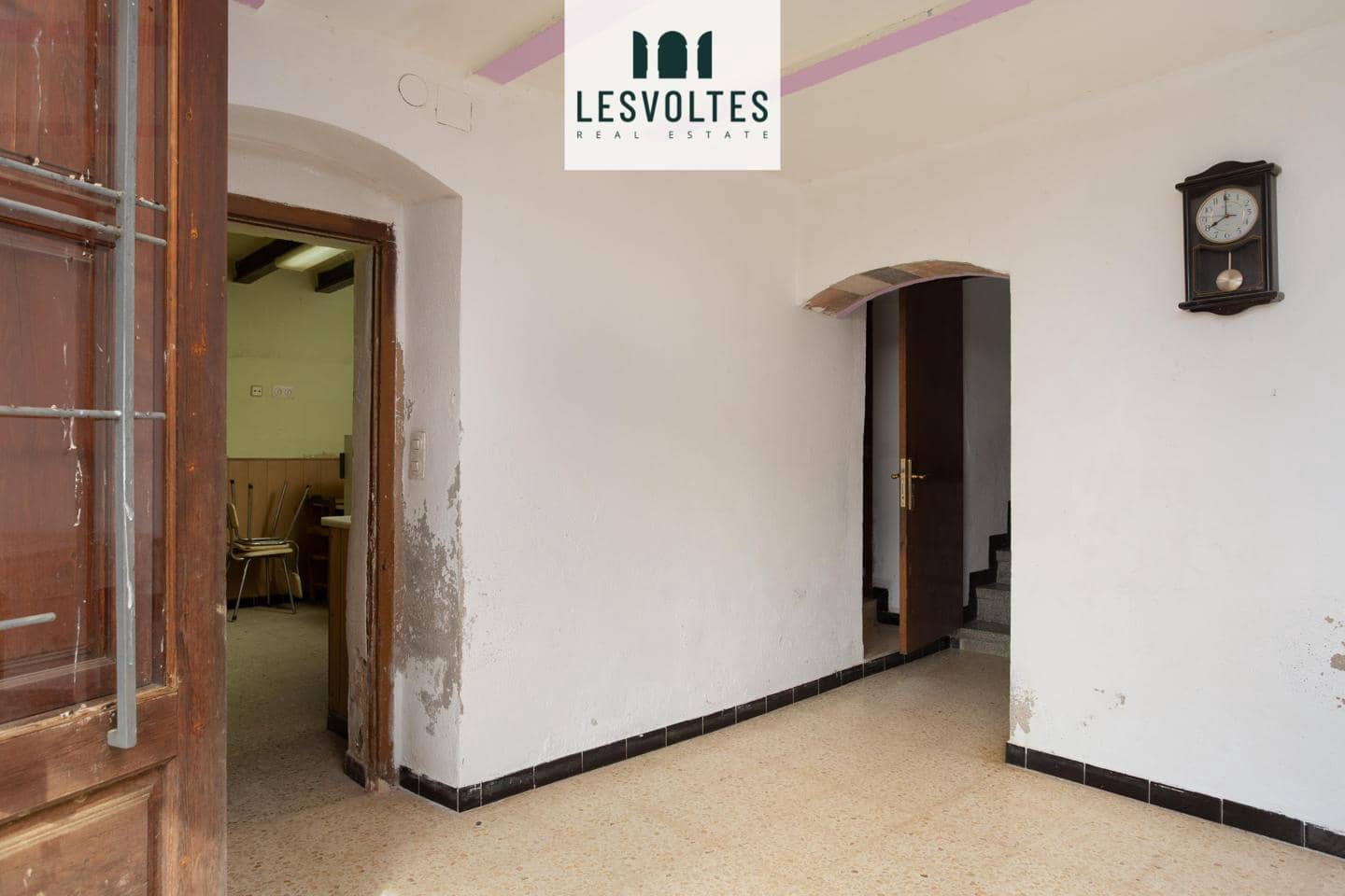 6 bedroom Villa for sale in Sant Jordi Desvalls with garage - € 500,000 (Ref: 10081966)