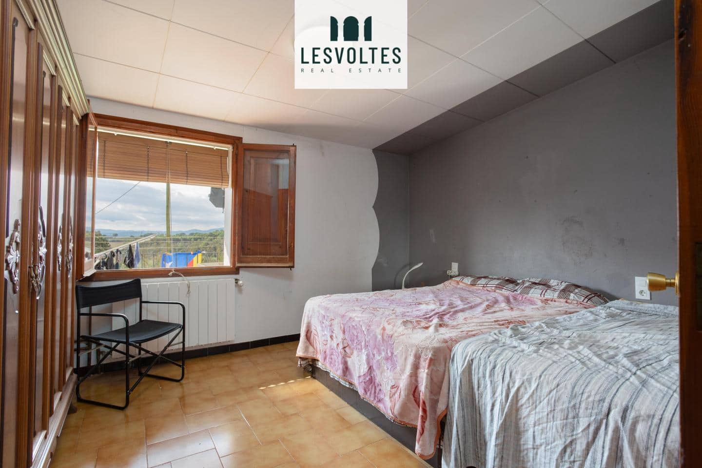 6 bedroom Villa for sale in Sant Jordi Desvalls with garage - € 500,000 (Ref: 10081966)