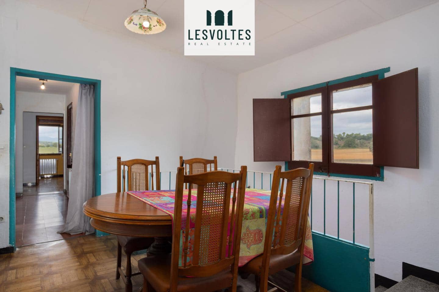 6 bedroom Villa for sale in Sant Jordi Desvalls with garage - € 500,000 (Ref: 10081966)