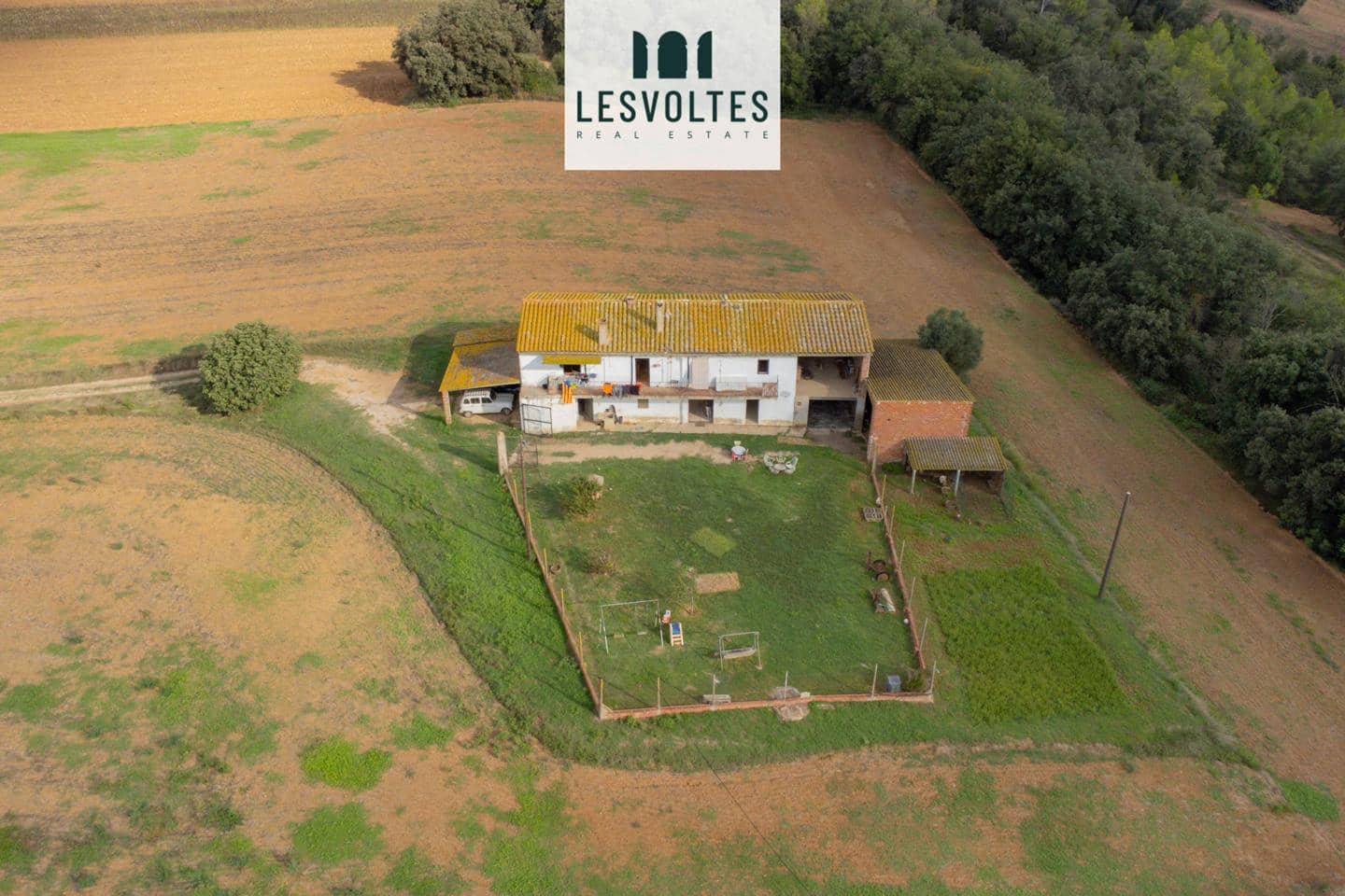 6 bedroom Villa for sale in Sant Jordi Desvalls with garage - € 500,000 (Ref: 10081966)
