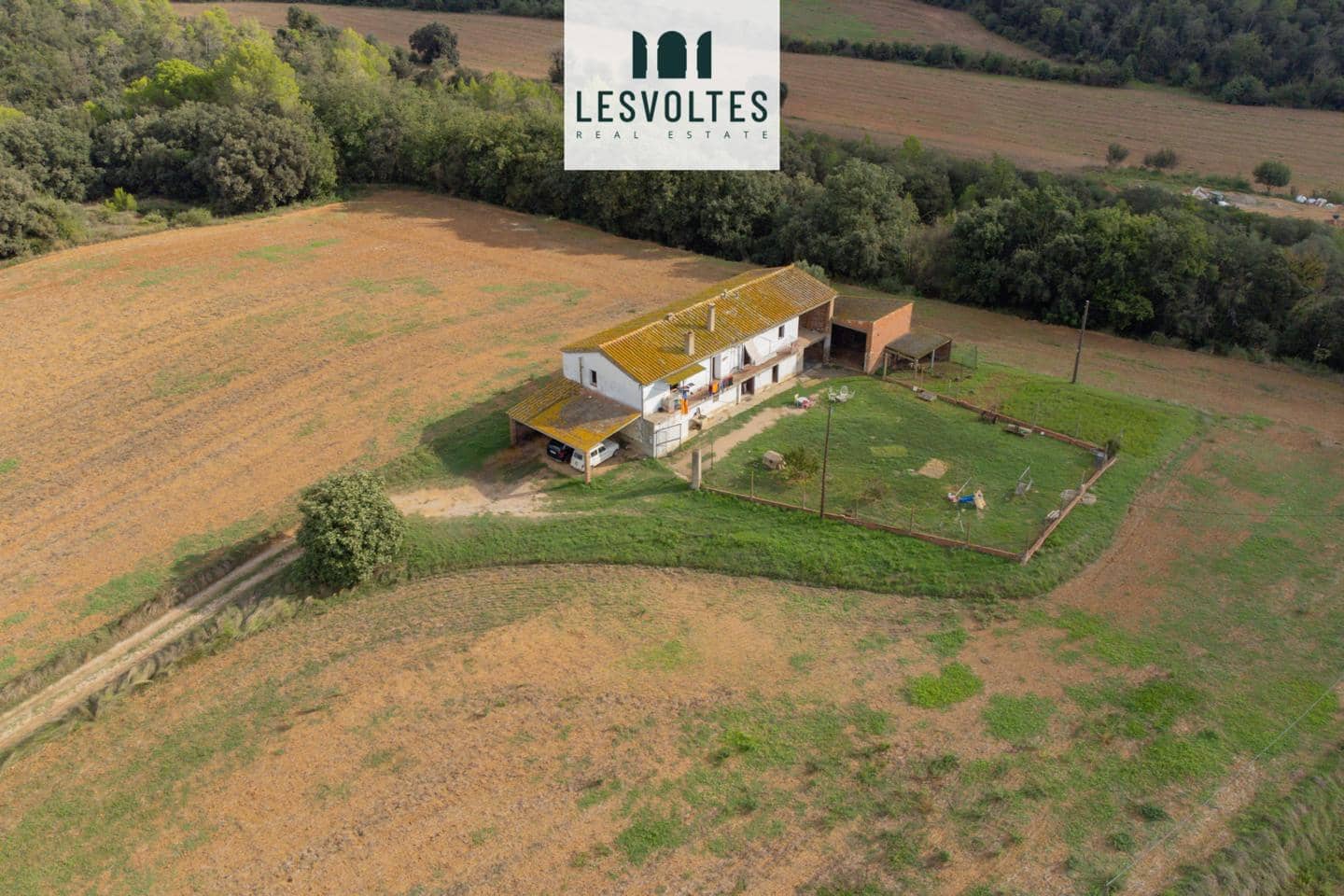 6 bedroom Villa for sale in Sant Jordi Desvalls with garage - € 500,000 (Ref: 10081966)