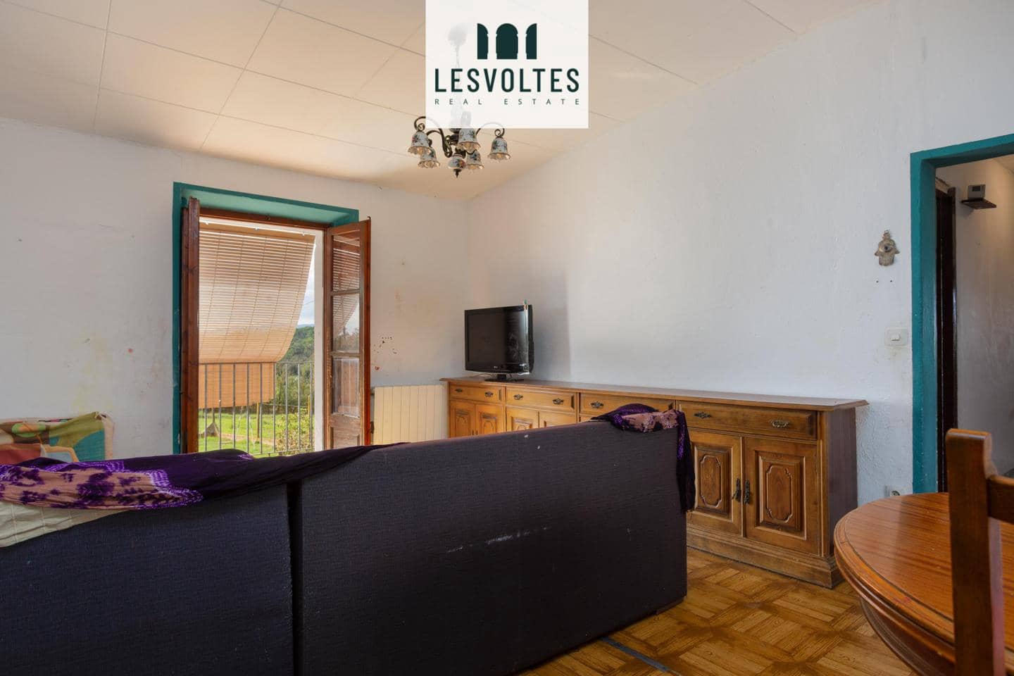 6 bedroom Villa for sale in Sant Jordi Desvalls with garage - € 500,000 (Ref: 10081966)