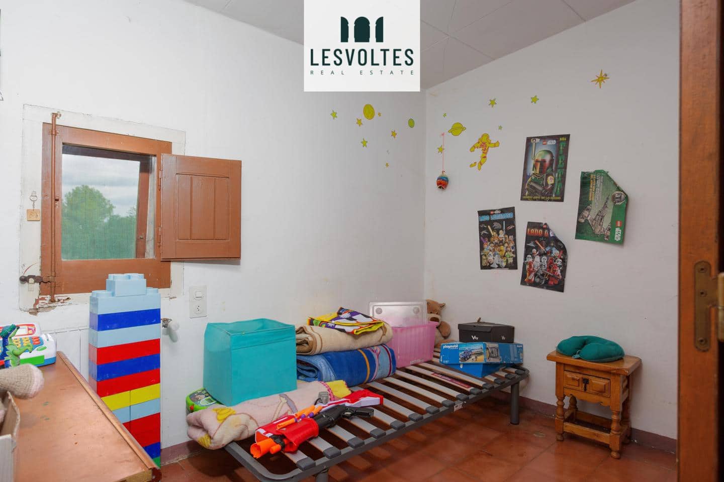 6 bedroom Villa for sale in Sant Jordi Desvalls with garage - € 500,000 (Ref: 10081966)
