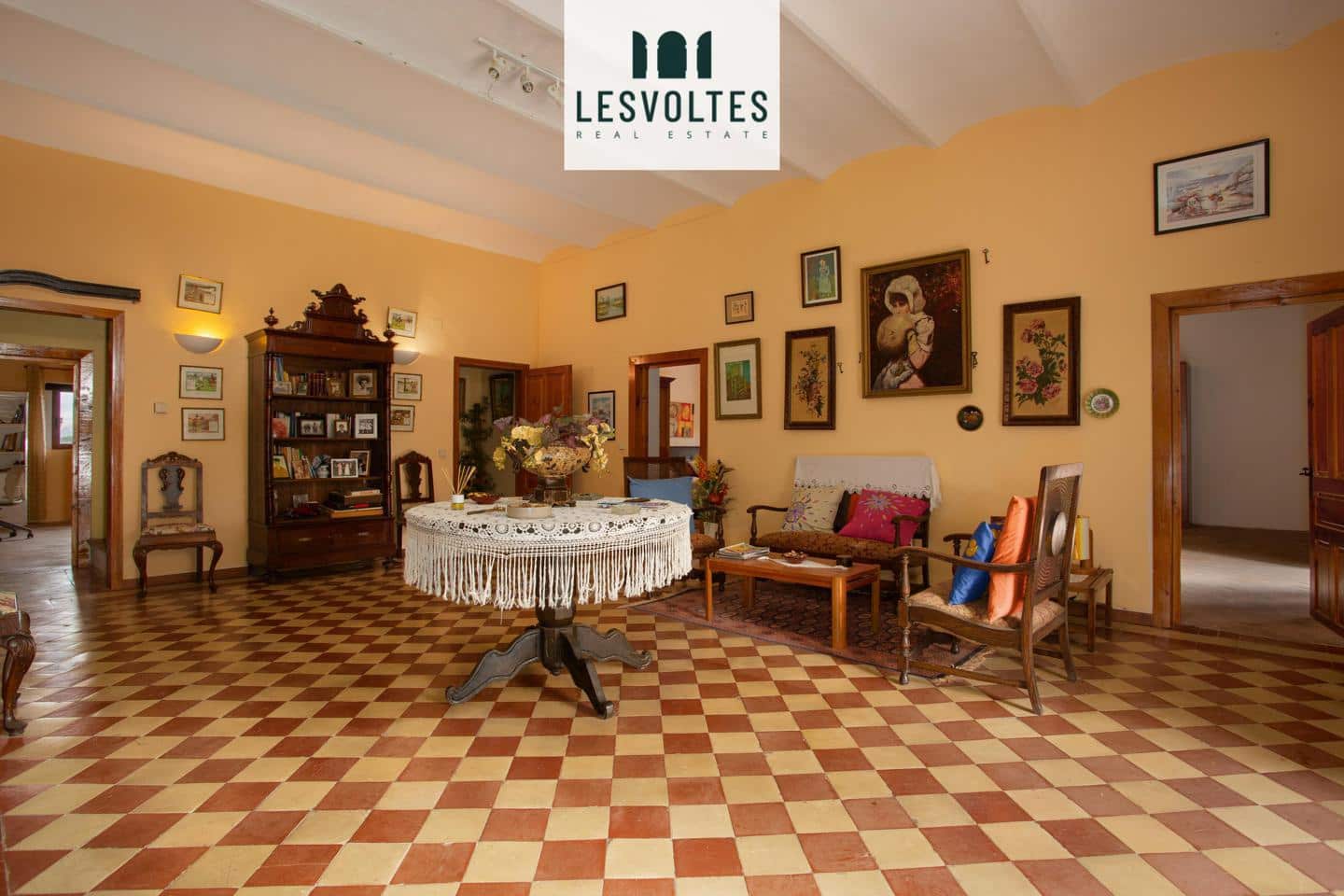 5 bedroom Villa for sale in Forallac - € 2,200,000 (Ref: 10081967)