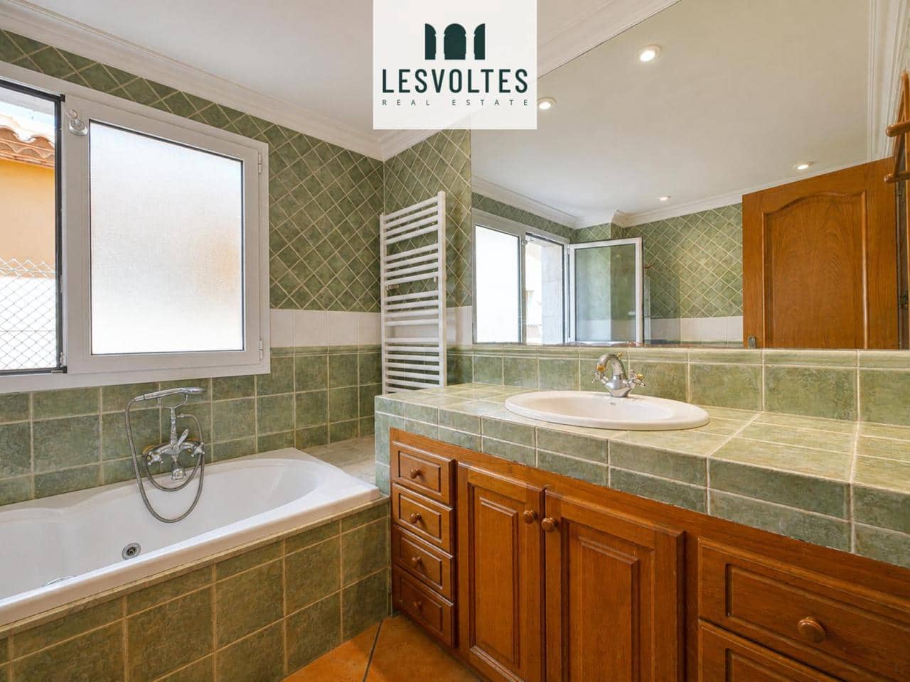 4 bedroom Villa for sale in Mont-ras - € 589,000 (Ref: 10081969)