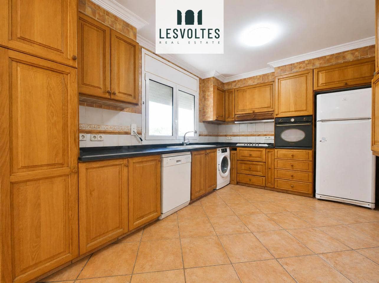 4 bedroom Villa for sale in Mont-ras - € 589,000 (Ref: 10081969)