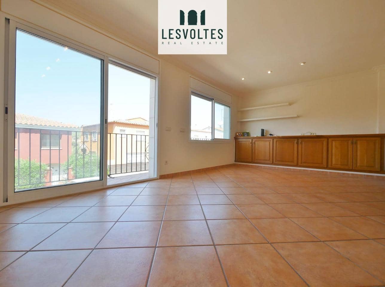 4 bedroom Villa for sale in Mont-ras - € 589,000 (Ref: 10081969)