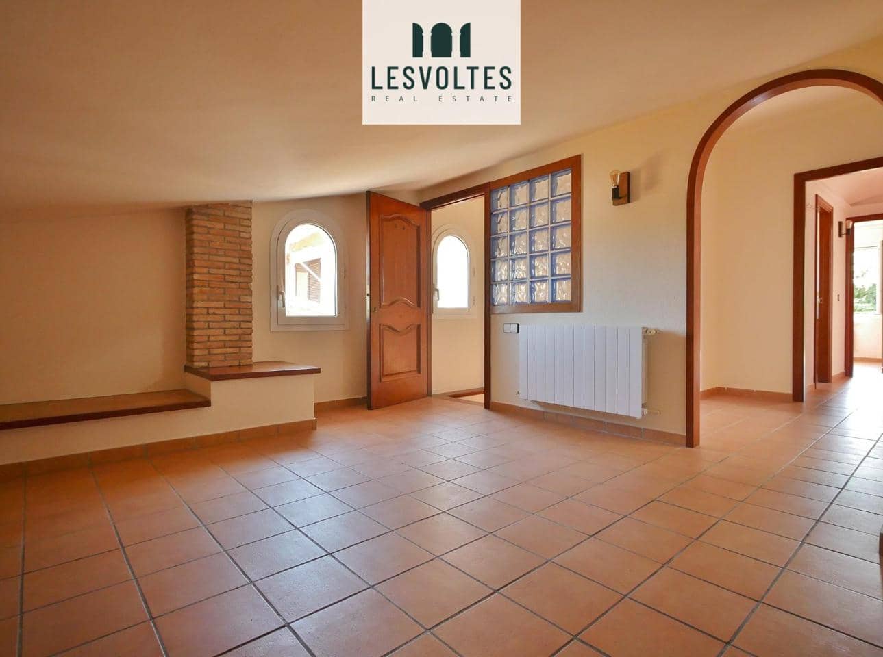 4 bedroom Villa for sale in Mont-ras - € 589,000 (Ref: 10081969)