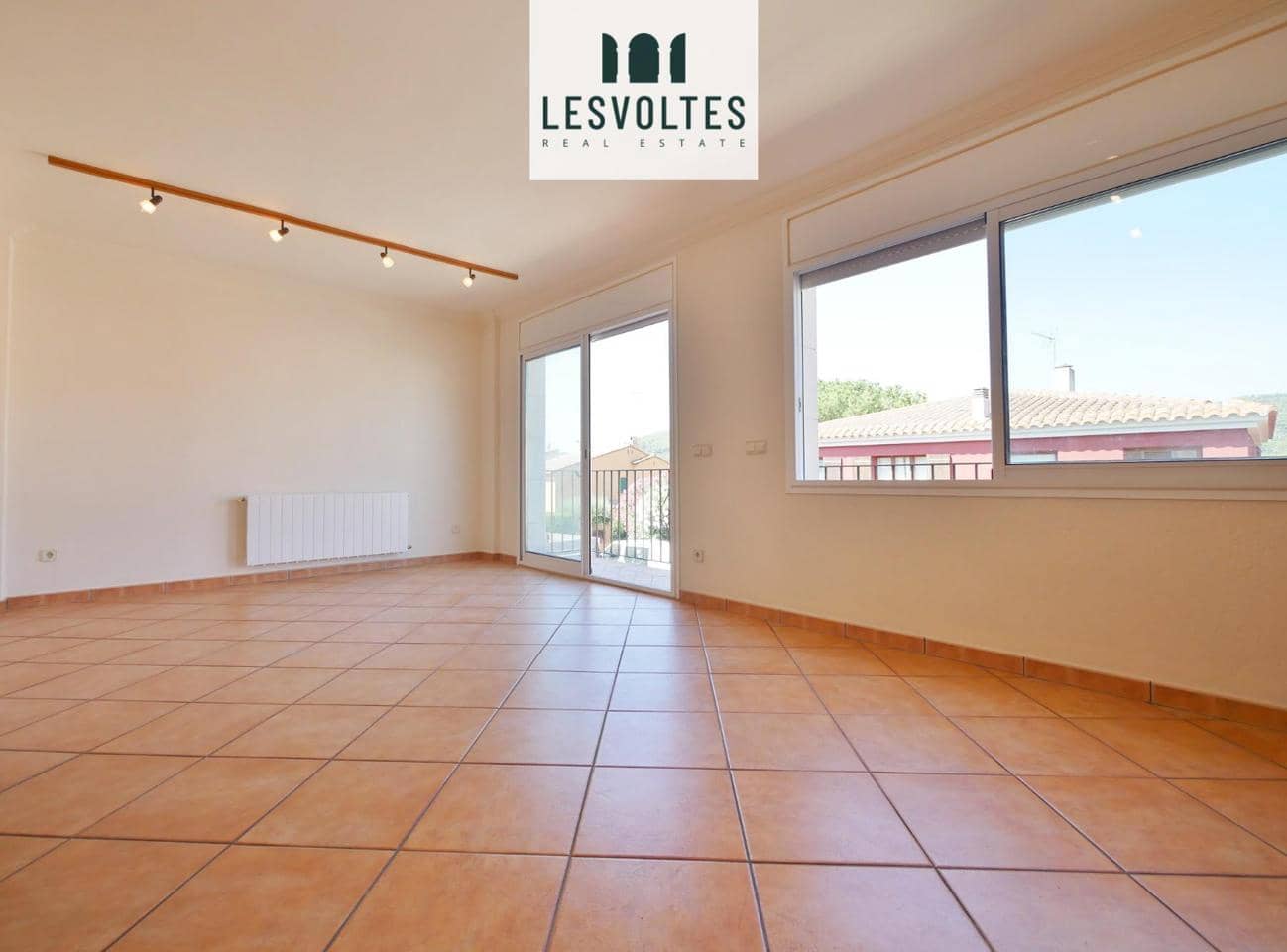 4 bedroom Villa for sale in Mont-ras - € 589,000 (Ref: 10081969)