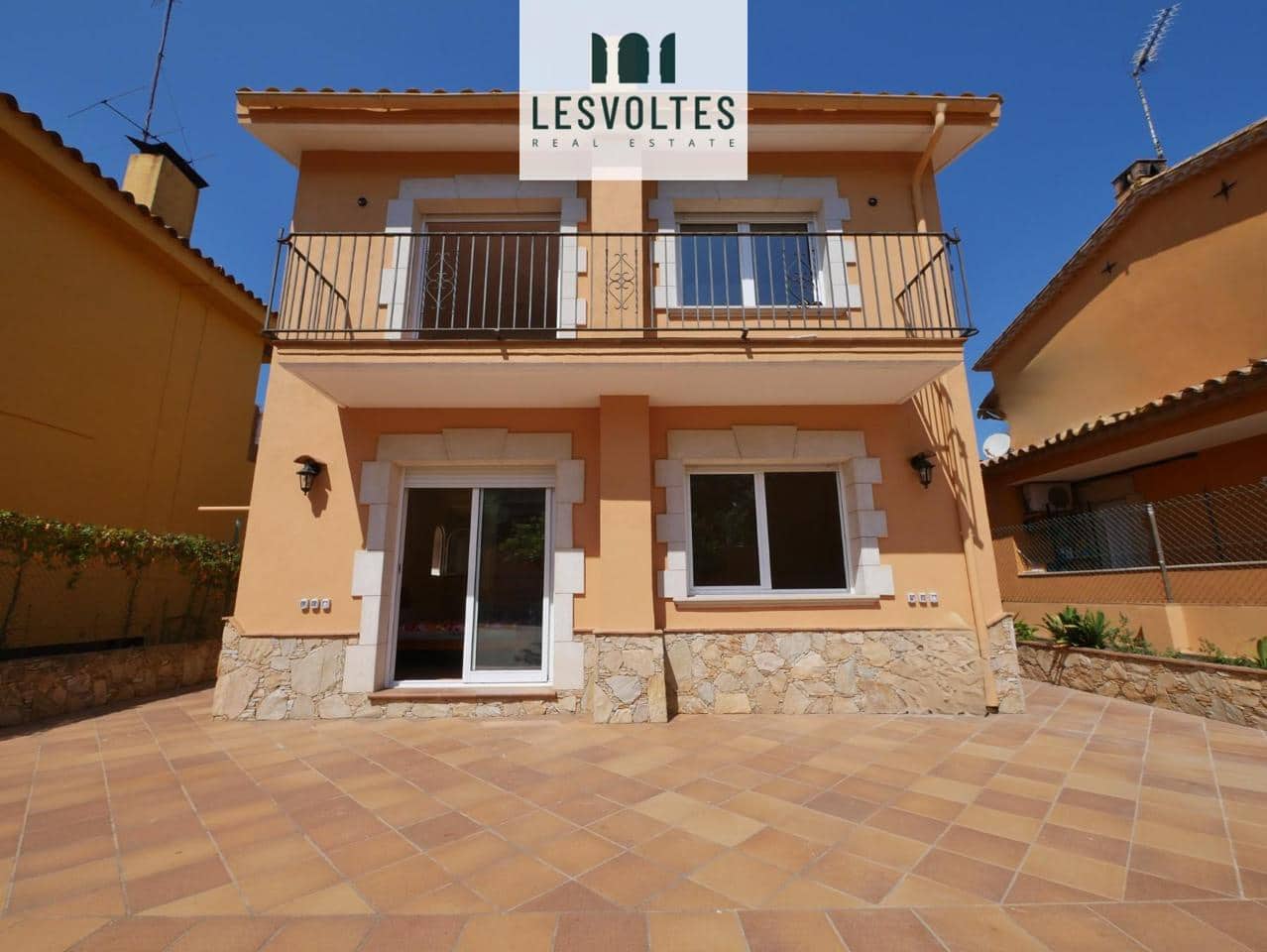 4 bedroom Villa for sale in Mont-ras - € 589,000 (Ref: 10081969)