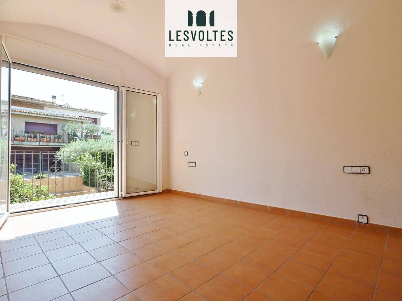 4 bedroom Villa for sale in Mont-ras - € 589,000 (Ref: 10081969)