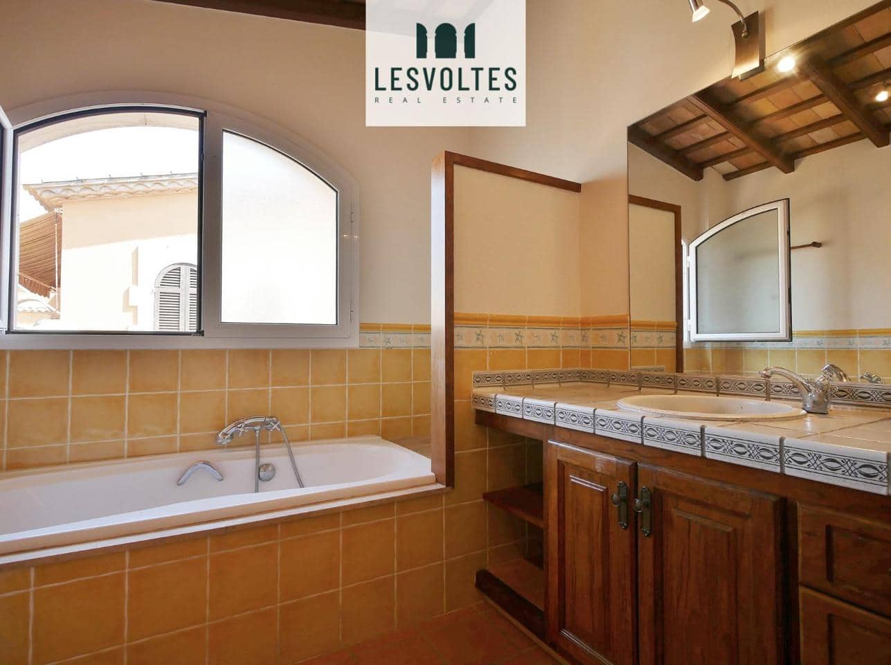4 bedroom Villa for sale in Mont-ras - € 589,000 (Ref: 10081969)