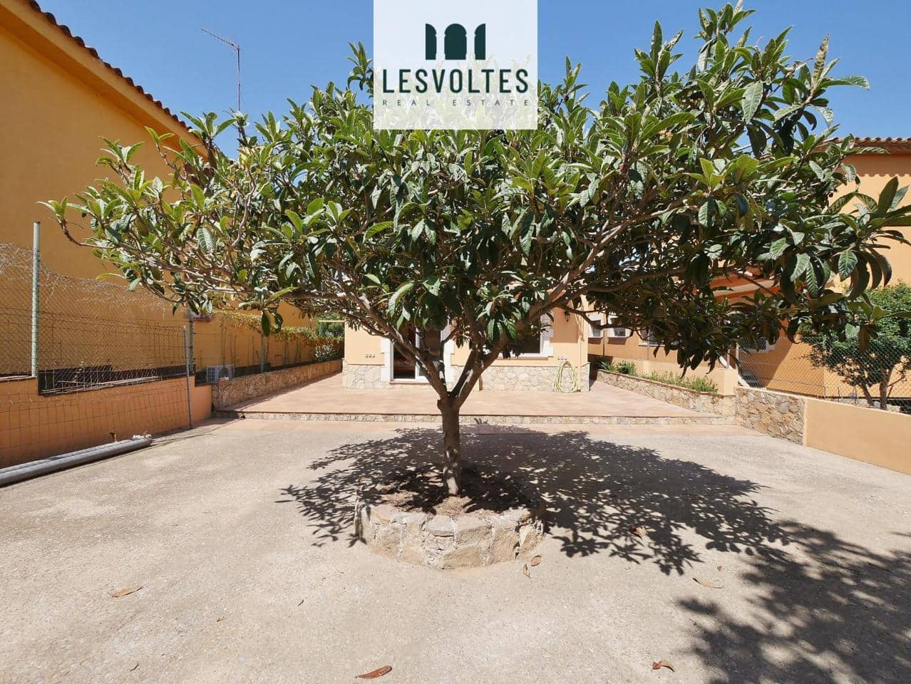4 bedroom Villa for sale in Mont-ras - € 589,000 (Ref: 10081969)