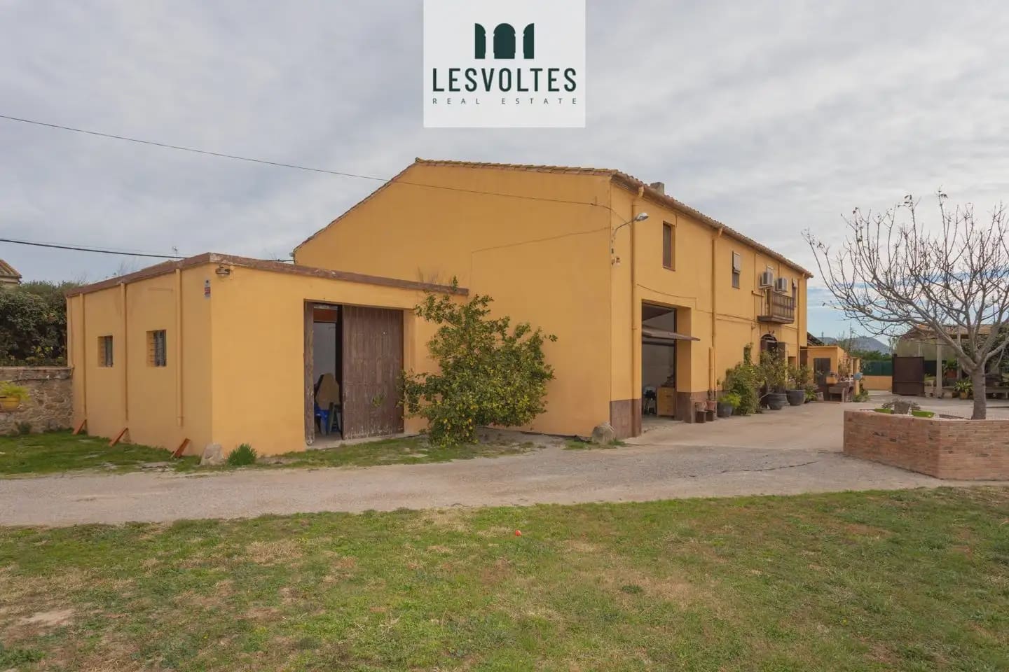 10 chambre Finca/Maison de Campagne à vendre à Verges avec piscine garage - 590 000 € (Ref: 10081970)