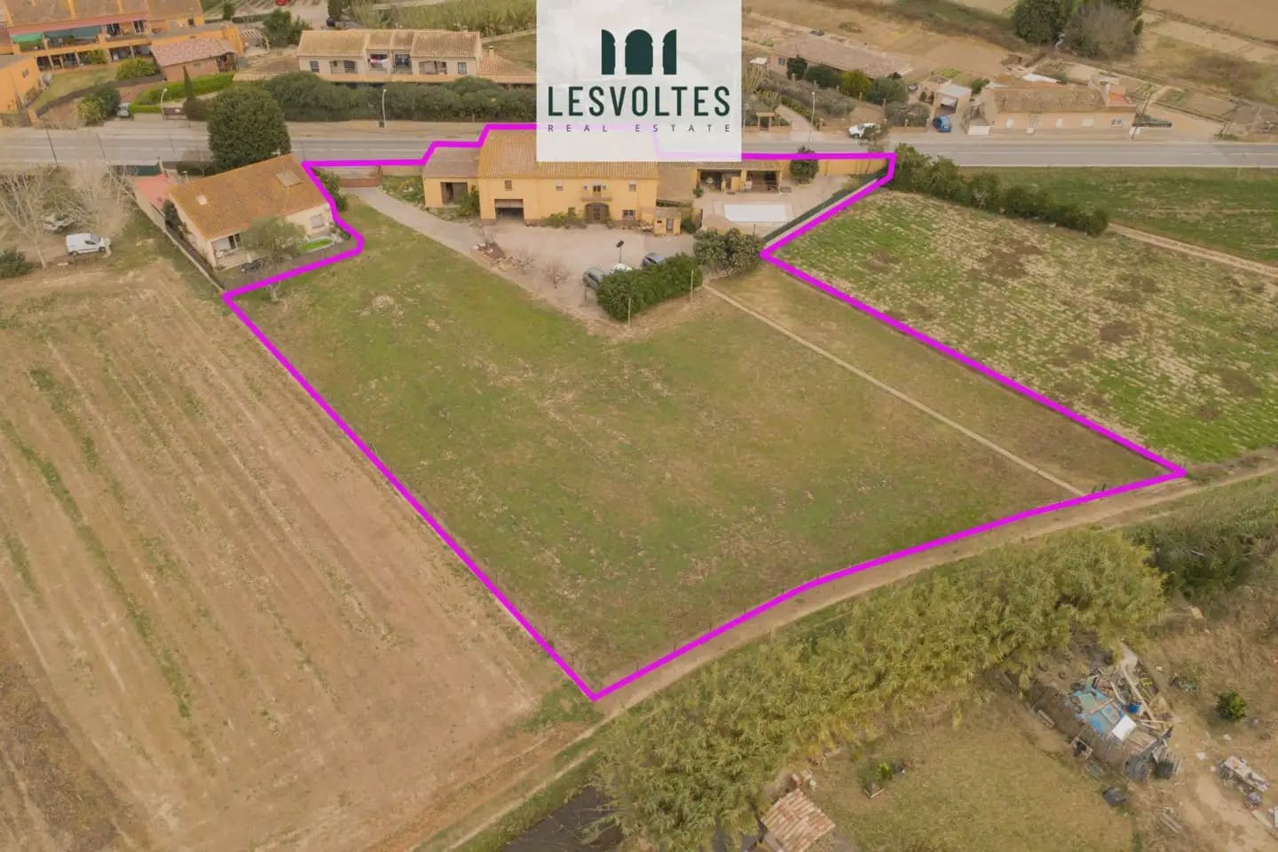 10 chambre Finca/Maison de Campagne à vendre à Verges avec piscine garage - 590 000 € (Ref: 10081970)