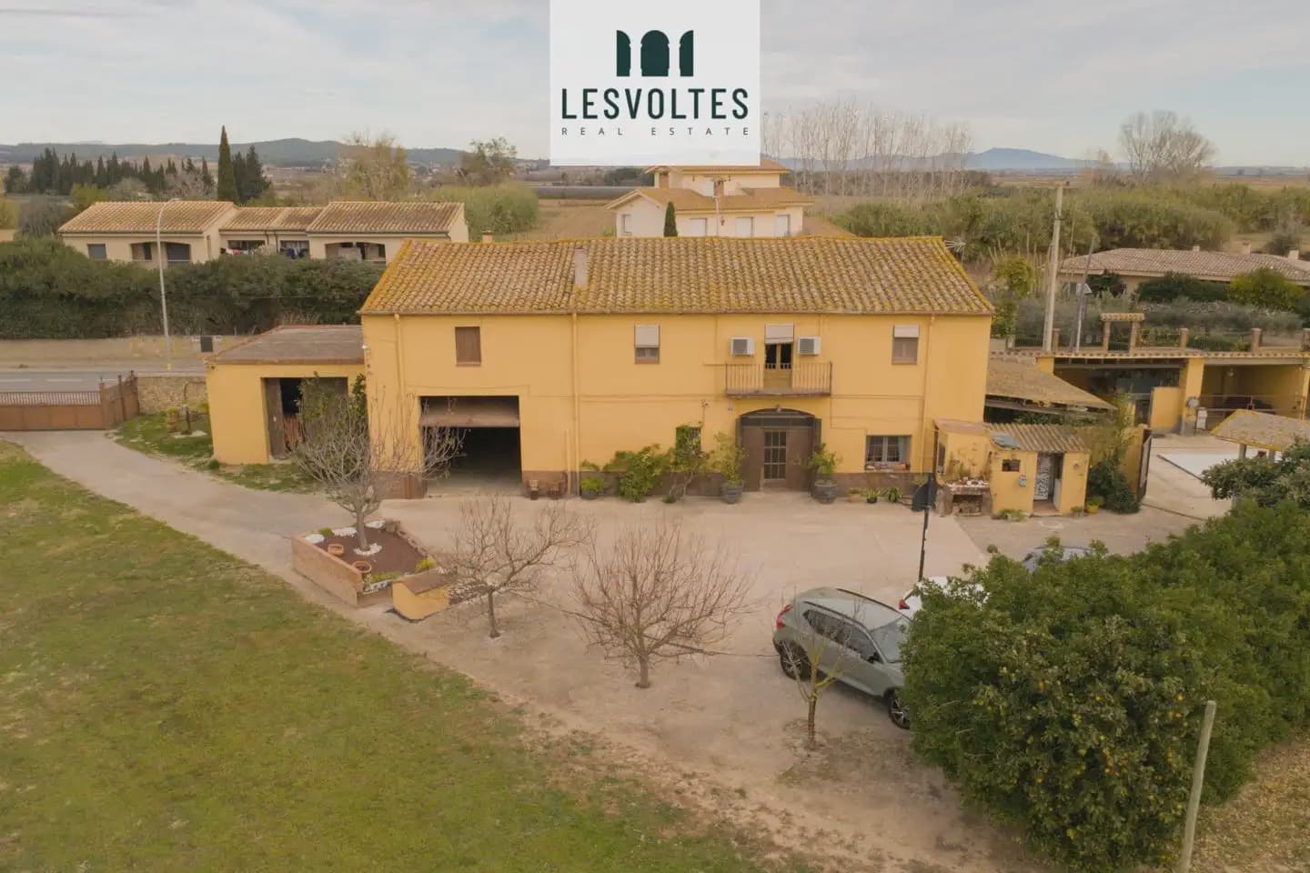 10 chambre Finca/Maison de Campagne à vendre à Verges avec piscine garage - 590 000 € (Ref: 10081970)