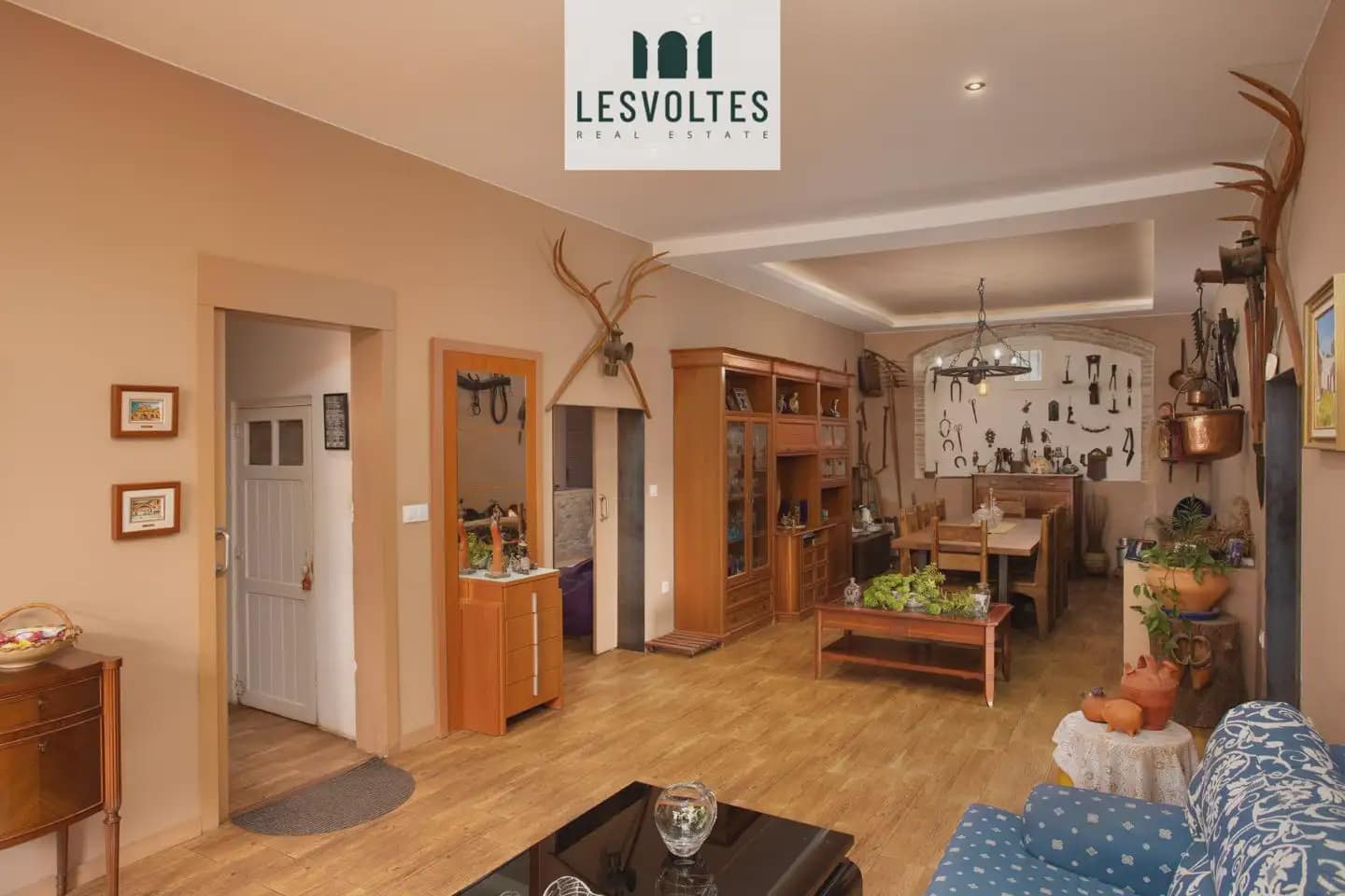 10 chambre Finca/Maison de Campagne à vendre à Verges avec piscine garage - 590 000 € (Ref: 10081970)