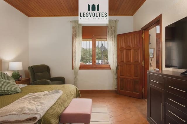 10 chambre Finca/Maison de Campagne à vendre à Verges avec piscine garage - 590 000 € (Ref: 10081970)