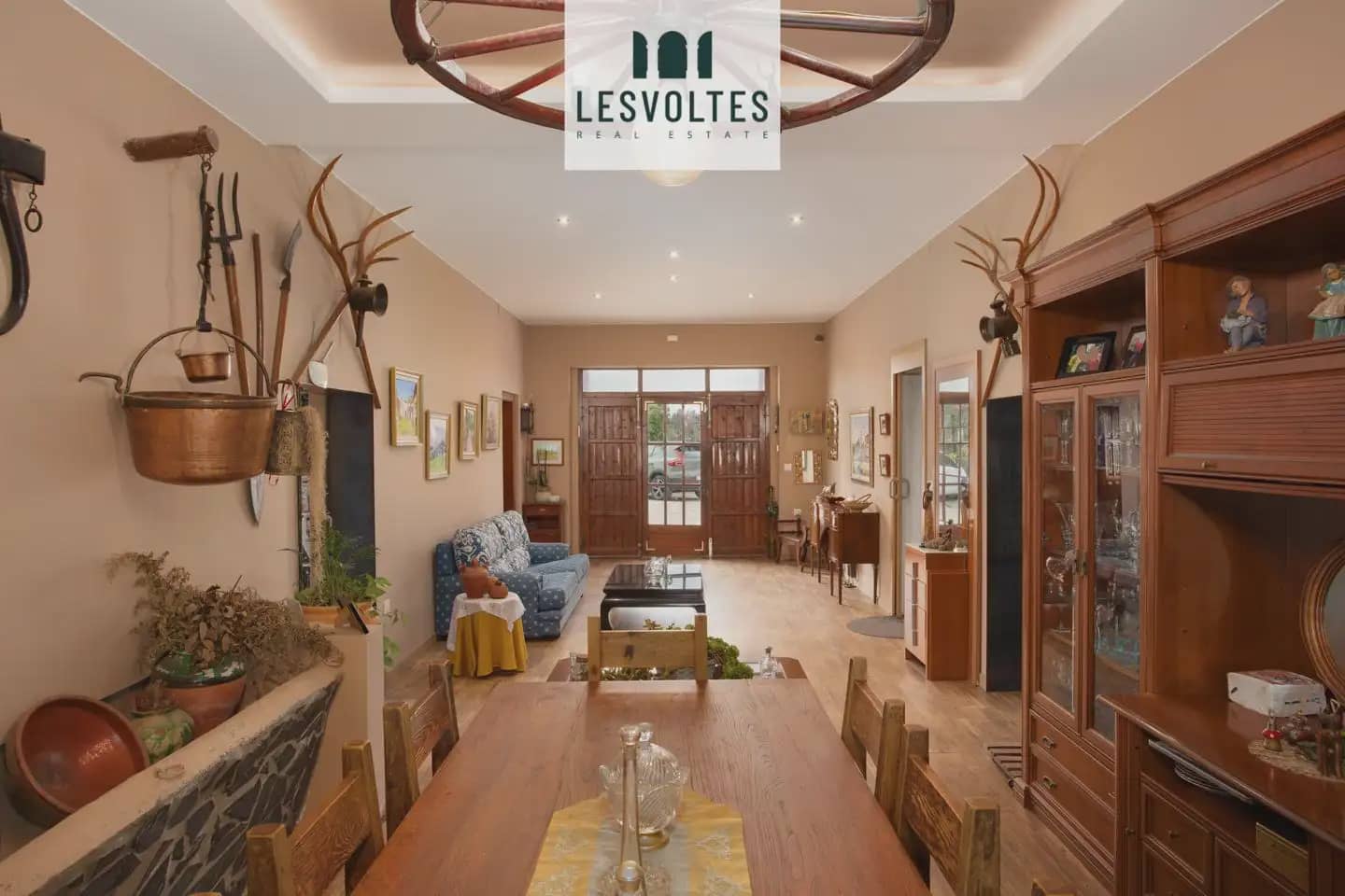 10 chambre Finca/Maison de Campagne à vendre à Verges avec piscine garage - 590 000 € (Ref: 10081970)