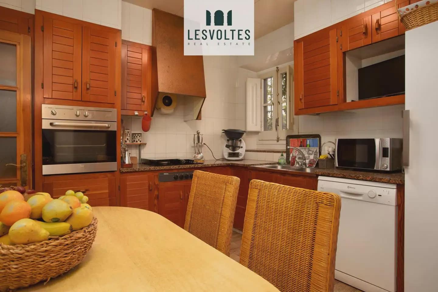 10 chambre Finca/Maison de Campagne à vendre à Verges avec piscine garage - 590 000 € (Ref: 10081970)