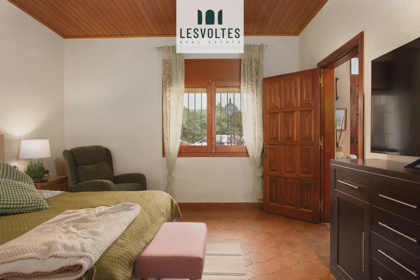10 chambre Finca/Maison de Campagne à vendre à Verges avec piscine garage - 590 000 € (Ref: 10081970)