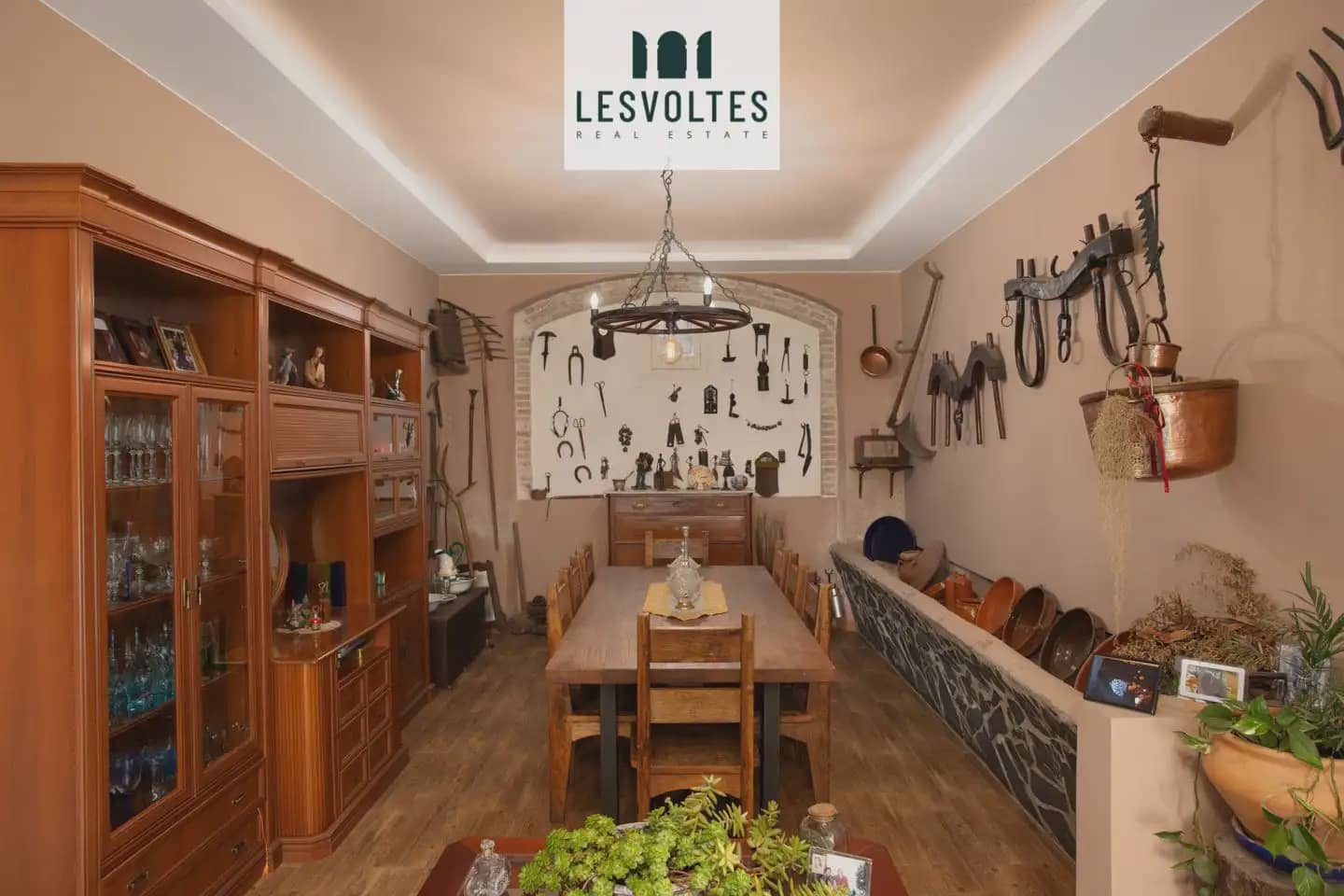 10 chambre Finca/Maison de Campagne à vendre à Verges avec piscine garage - 590 000 € (Ref: 10081970)