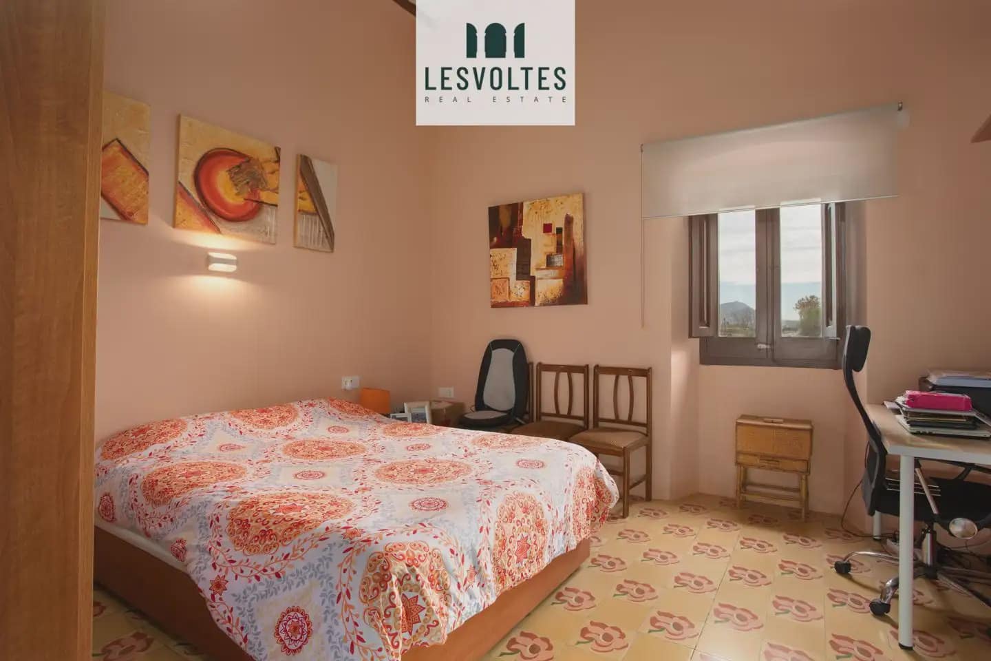 10 chambre Finca/Maison de Campagne à vendre à Verges avec piscine garage - 590 000 € (Ref: 10081970)