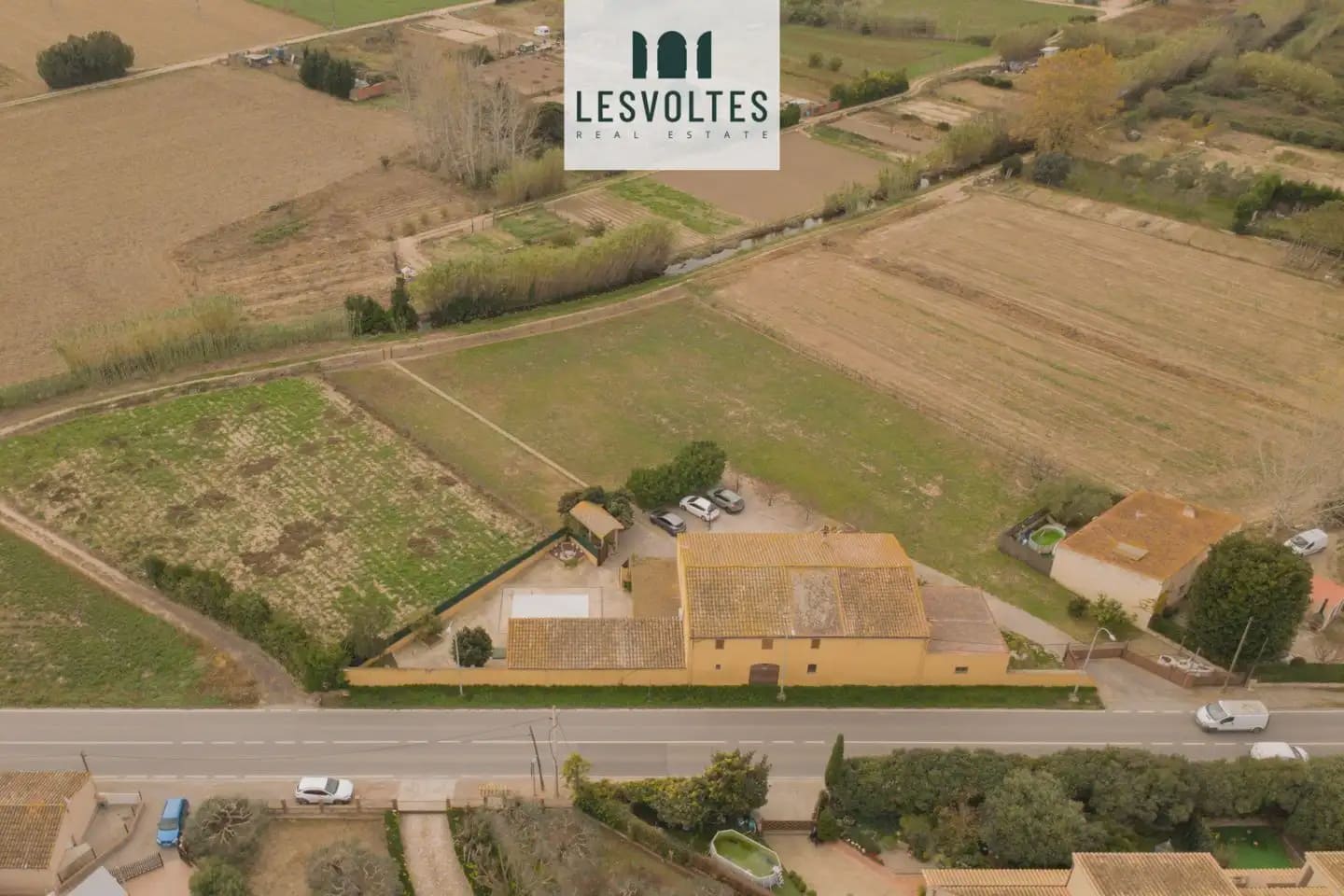 10 chambre Finca/Maison de Campagne à vendre à Verges avec piscine garage - 590 000 € (Ref: 10081970)