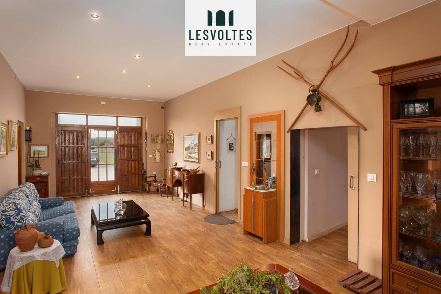 10 bedroom Villa for sale in Verges with pool garage - € 590,000 (Ref: 10081970)