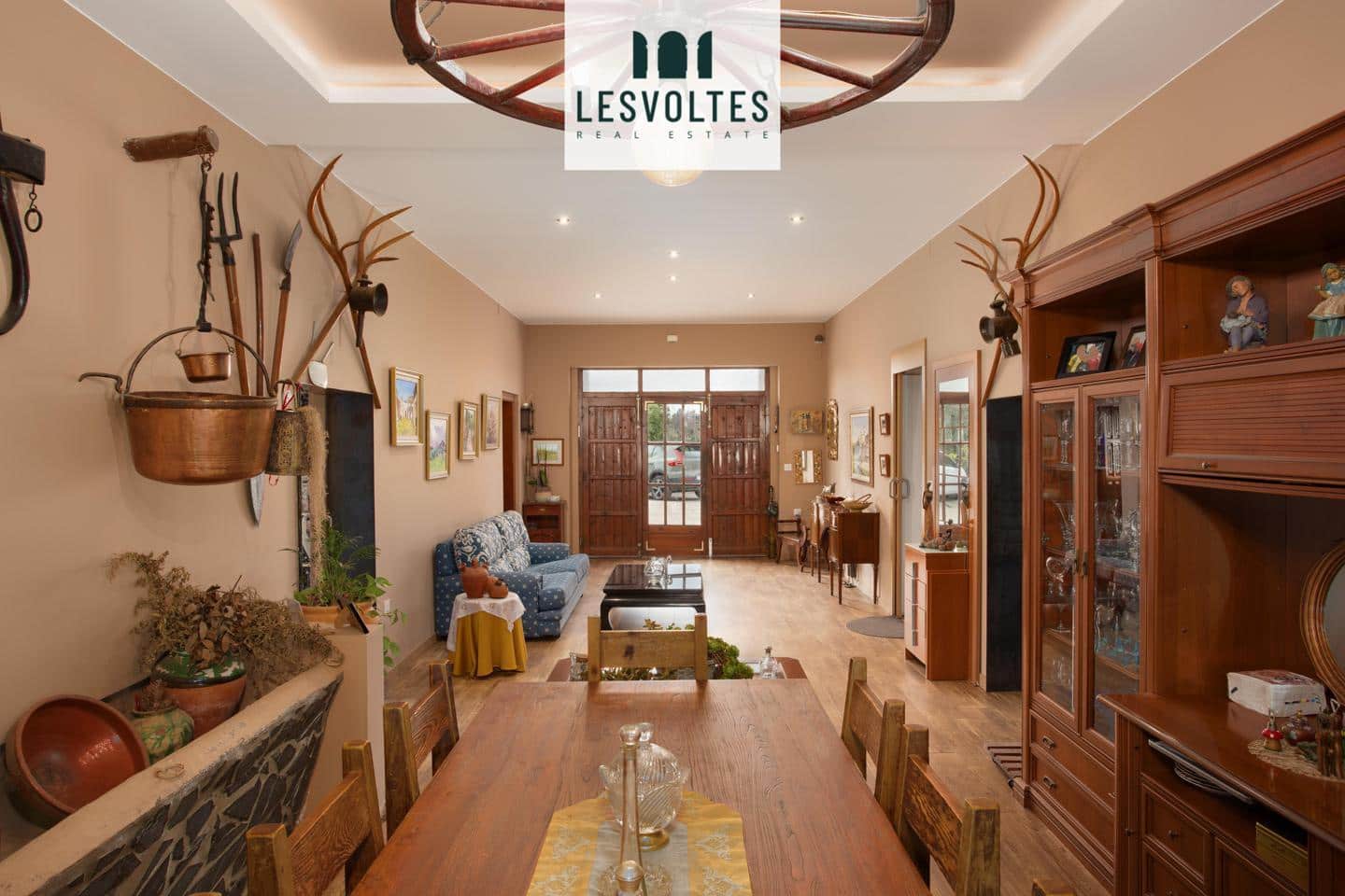 10 bedroom Villa for sale in Verges with pool garage - € 590,000 (Ref: 10081970)