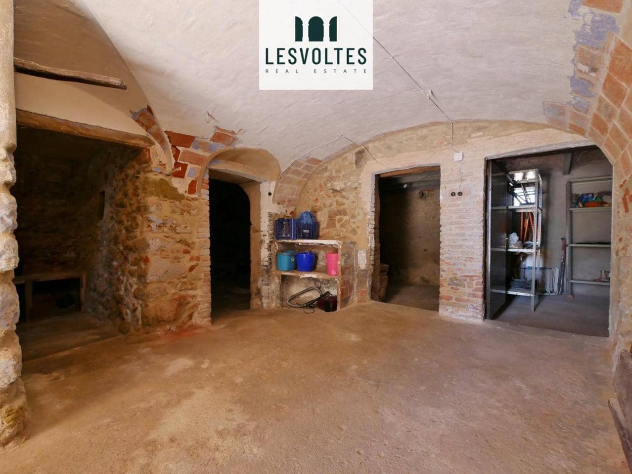 6 bedroom Villa for sale in Ultramort with garage - € 495,000 (Ref: 10081971)