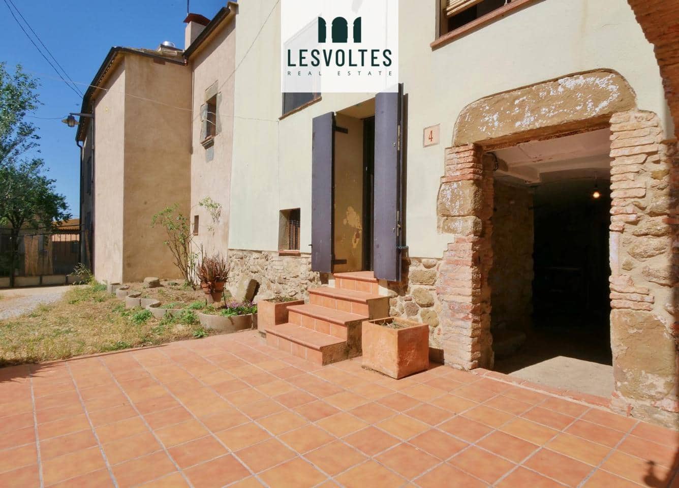 6 bedroom Villa for sale in Ultramort with garage - € 495,000 (Ref: 10081971)