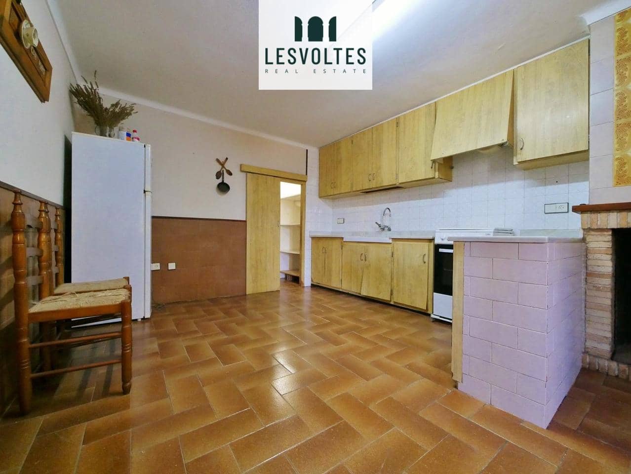 6 bedroom Villa for sale in Ultramort with garage - € 495,000 (Ref: 10081971)
