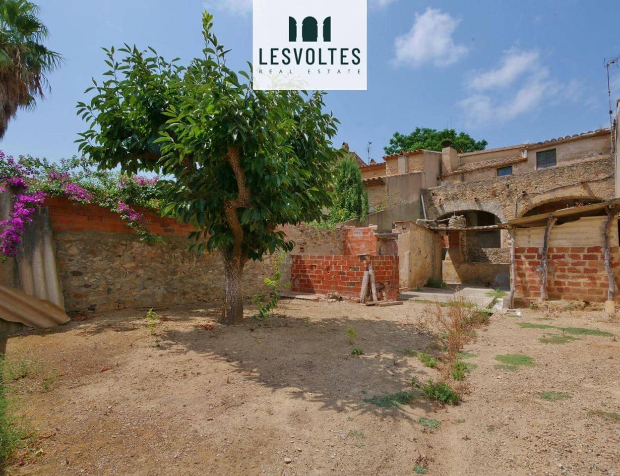 3 bedroom Villa for sale in Llofriu - € 600,000 (Ref: 10081972)