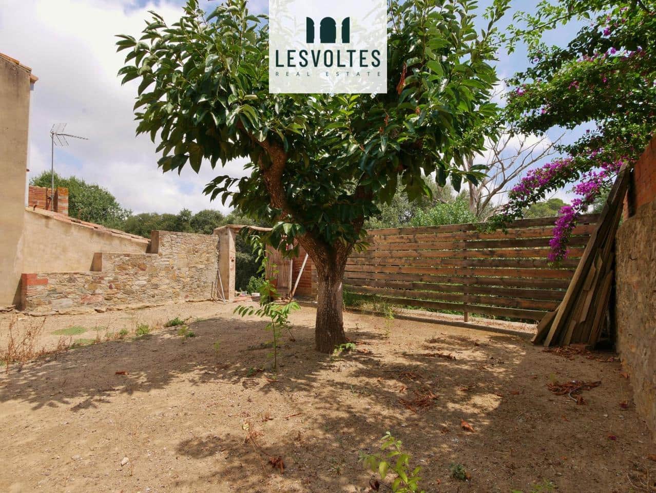 3 bedroom Villa for sale in Llofriu - € 600,000 (Ref: 10081972)