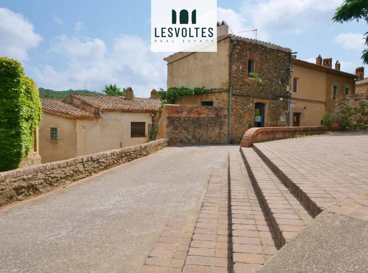 3 bedroom Villa for sale in Llofriu - € 600,000 (Ref: 10081972)